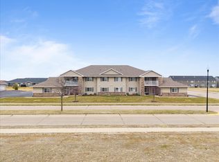 340 E Franklin St #202, Eldridge, IA 52748