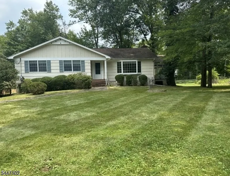3 bed, 2.5 bath, $4,900 — Photo 1