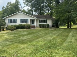 4 Sage Dr, Warren, NJ 07059