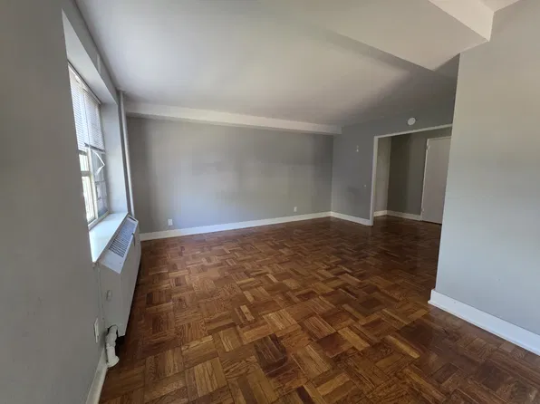 (undisclosed Address), Fresh Meadows, NY 11365