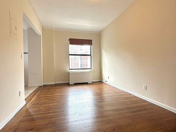2nd image of 2350 Broadway #515