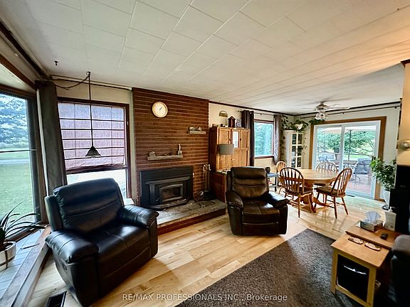 4th image of 13958 Trafalgar Rd