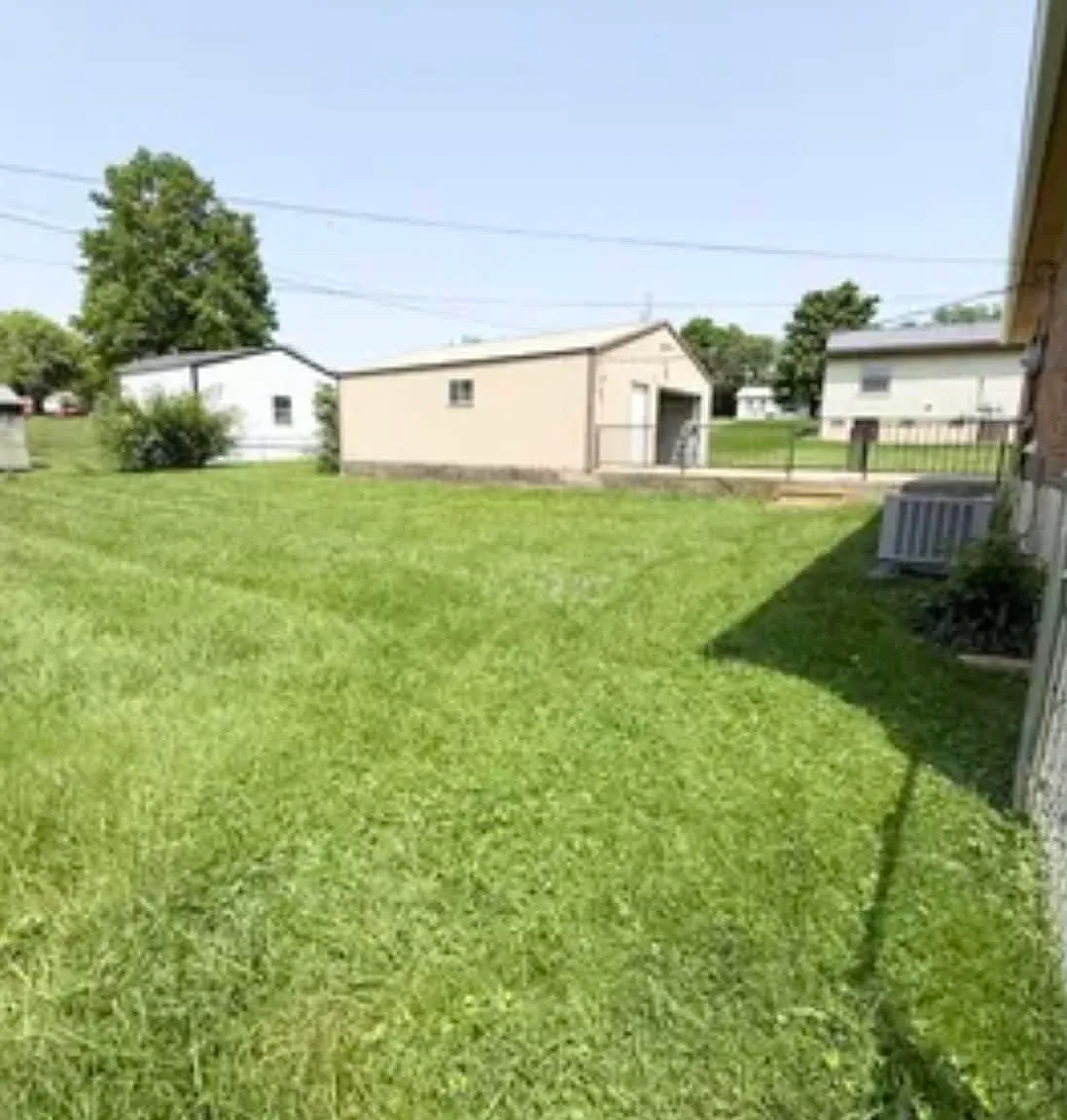 28 Ashwood Dr — Photo 2