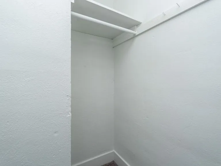 420 S 6th Ave — Photo 24
