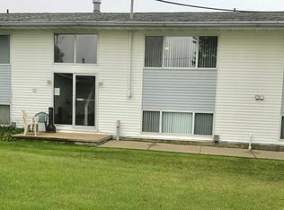 114 McCarren Dr, Manchester, IA 52057