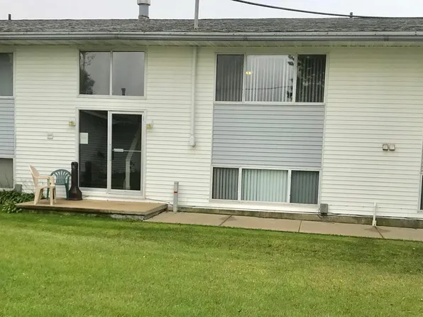 114 McCarren Dr, Manchester, IA 52057