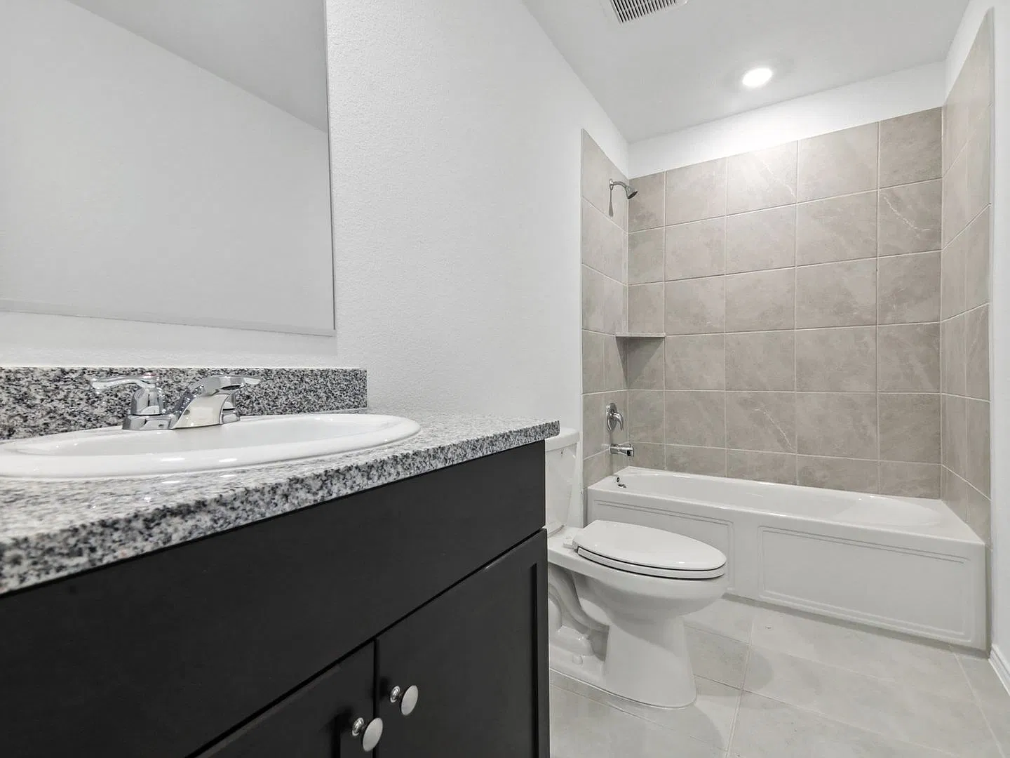 Charming 3 Bedroom 2 Bathroom House for Rent — Photo 3