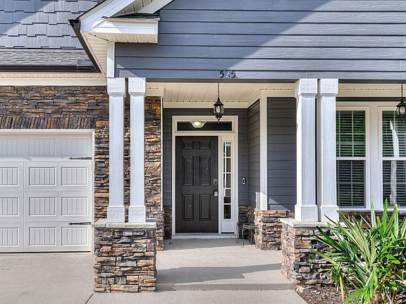4th image of 525 Bunchgrass Street