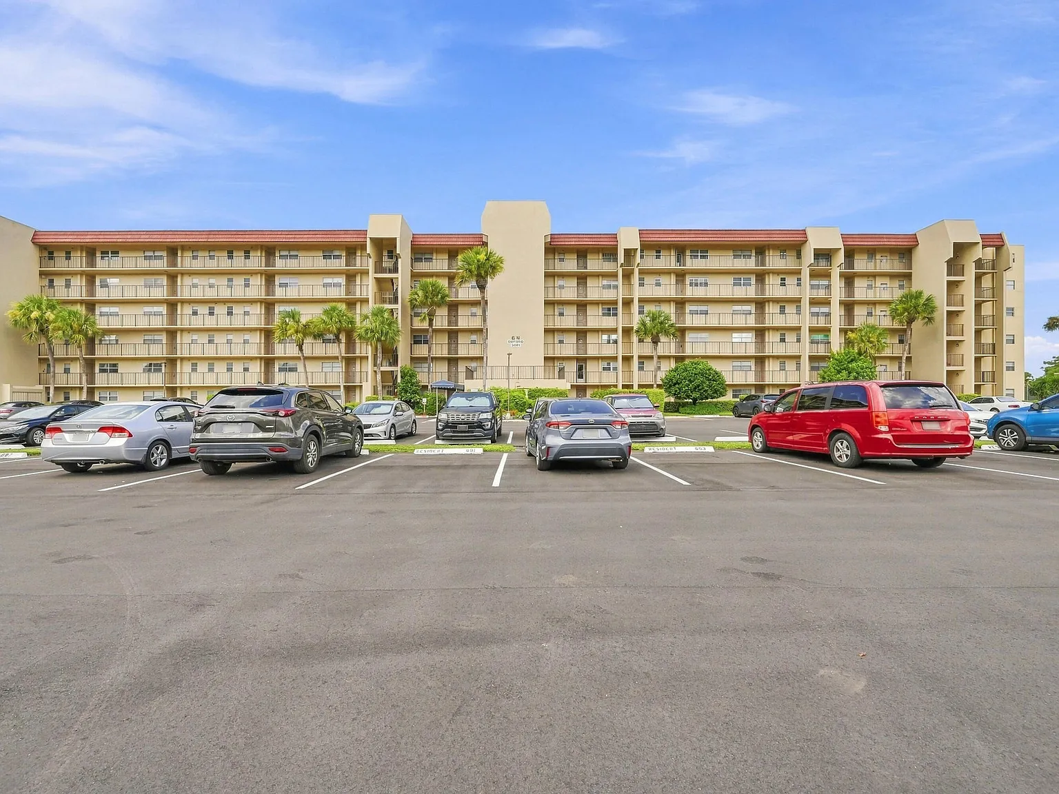 1 bed, 1.5 bath, 969 sqft, $1,950 — Photo 2