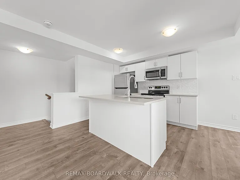 780A March Rd #29 — Photo 8