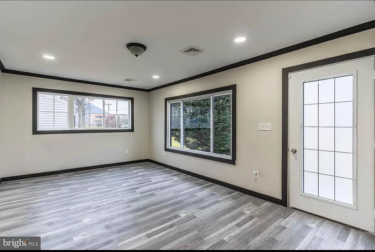 3 bed, 1357 sqft, $2,250 — Photo 4