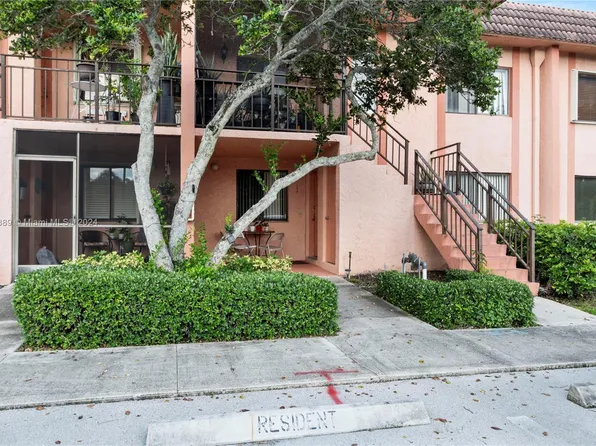 213 Lakeview Dr APT 103, Weston, FL 33326