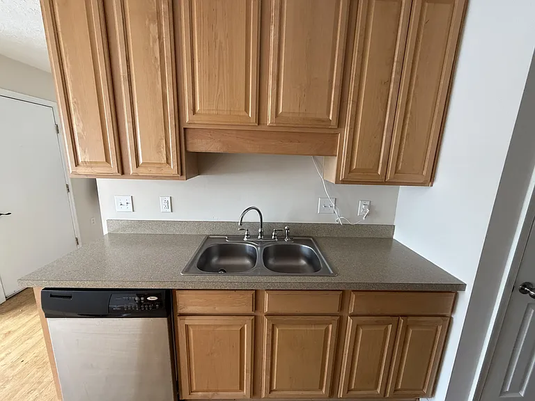 Commonwealth Senior Living at Radford — Photo 25