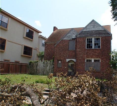 Dangerous Building -- No access!