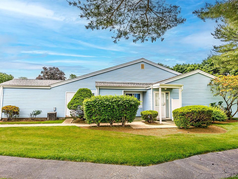 1st image of 302 Bentley Court W