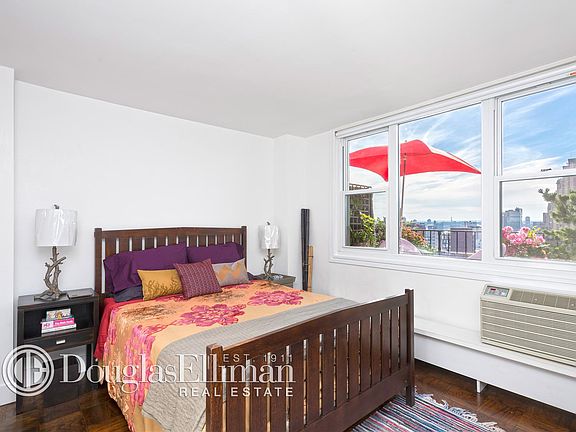 4th image of 77 7th Ave APT 19E