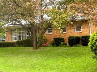 1680 Creek View Rd, Bethlehem, PA 18015