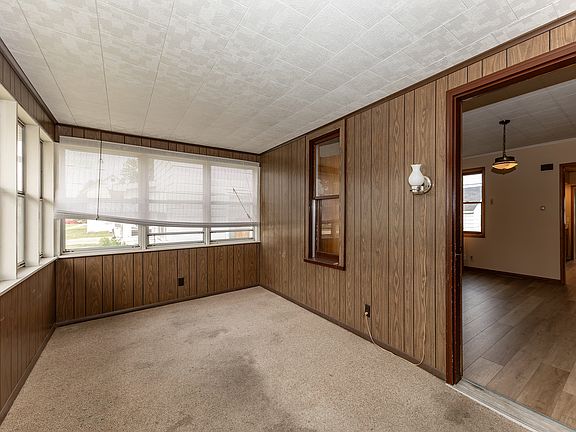 3rd image of 1007 16th Ave