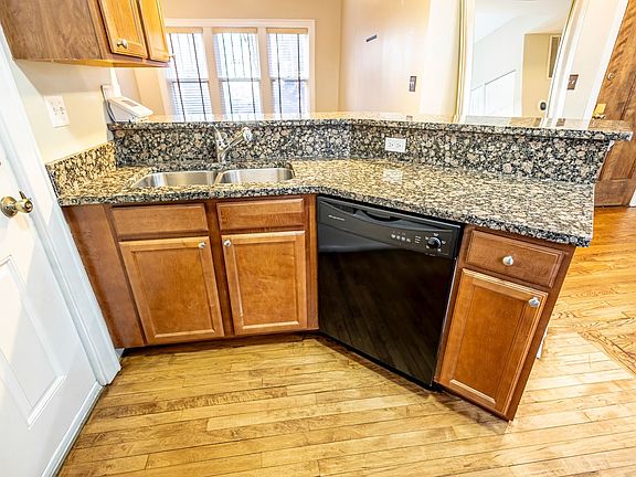 5th image of 221 N Oak Park Ave APT 1W