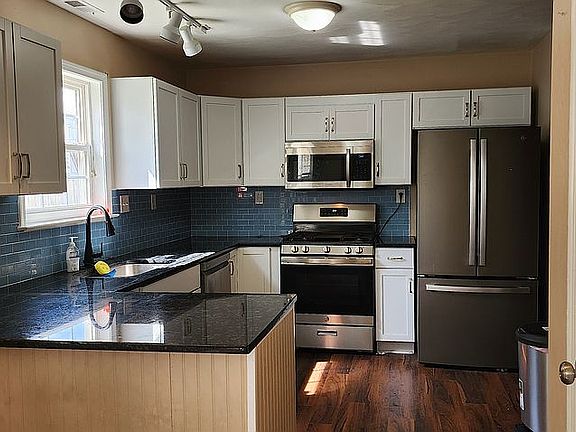 2nd image of 4011 Bowdens Ferry Rd
