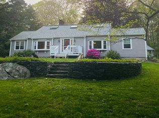 15 Juniper Dr, North Kingstown, RI 02852