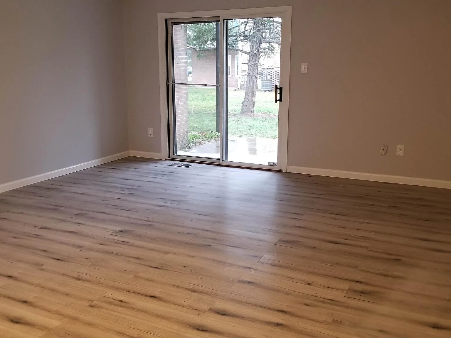 2 bed, 1054 sqft, $2,195 — Photo 3