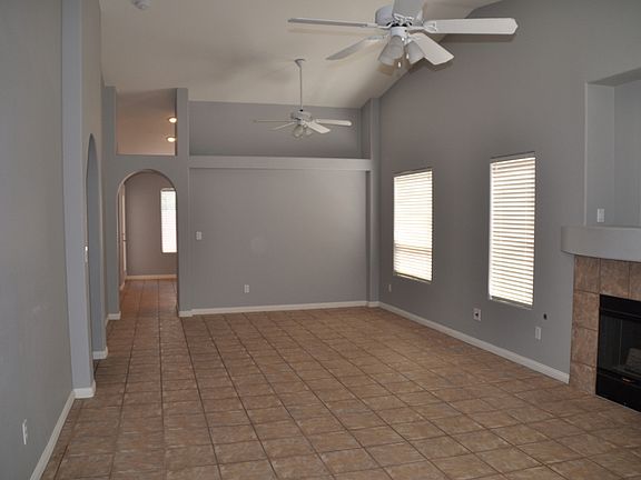 4-LivingRoom_08232015