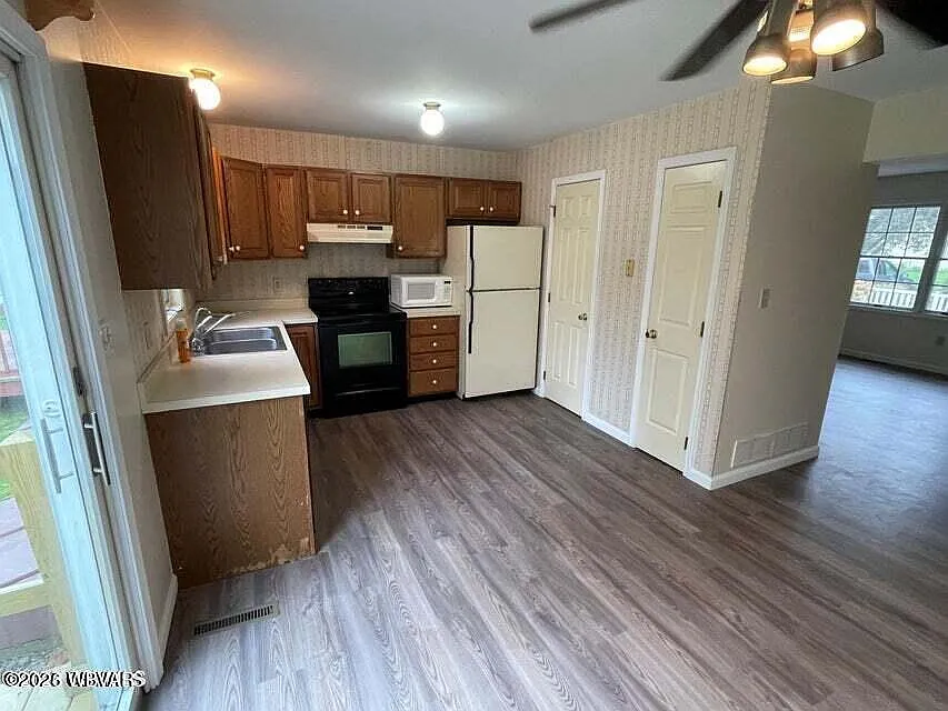 2 bed, 1.5 bath, 1092 sqft, $1,850 — Photo 3