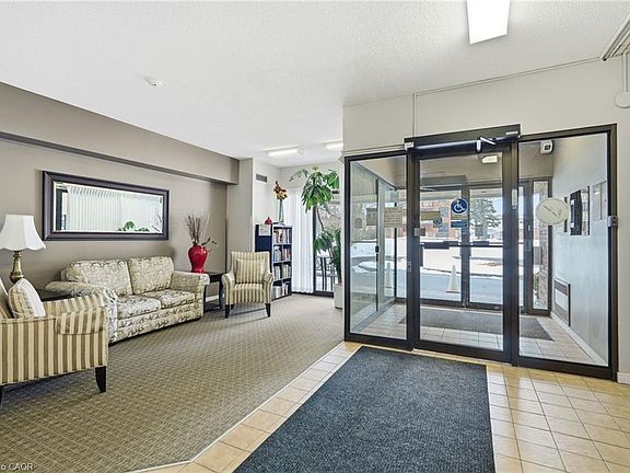 4th image of 180 Limeridge Rd W #208