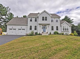 2 Blueberry Ln, Upton, MA 01568