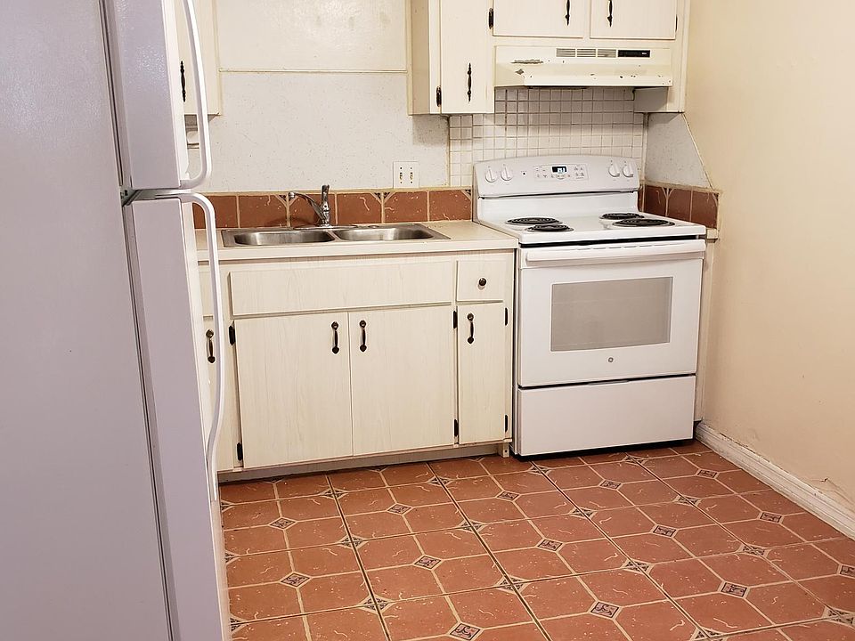 1st image of 925 Highland Ave N