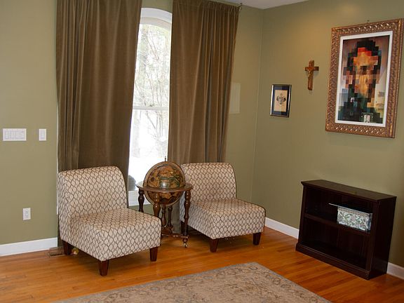 3rd image of 9326 Foley Xing