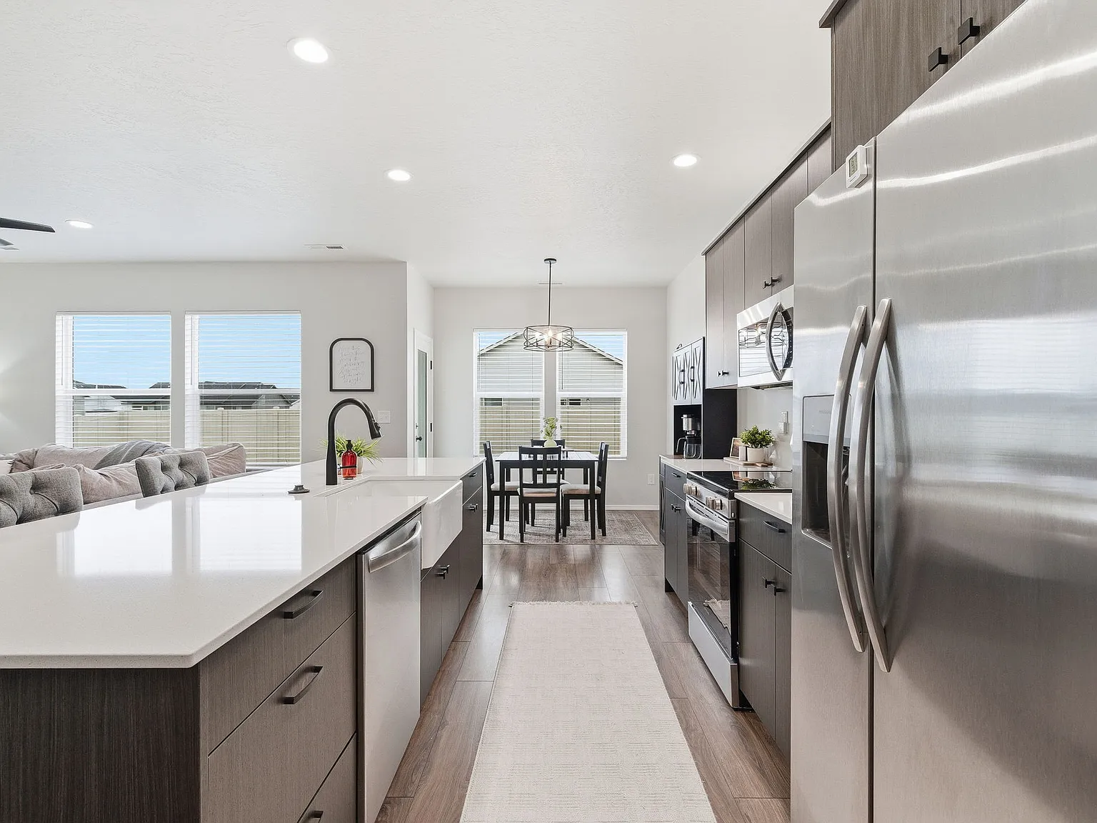 4 bed, 1600 sqft, $6,485 — Photo 3