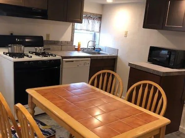 8 S Richards Ave, Ventnor, NJ 08406
