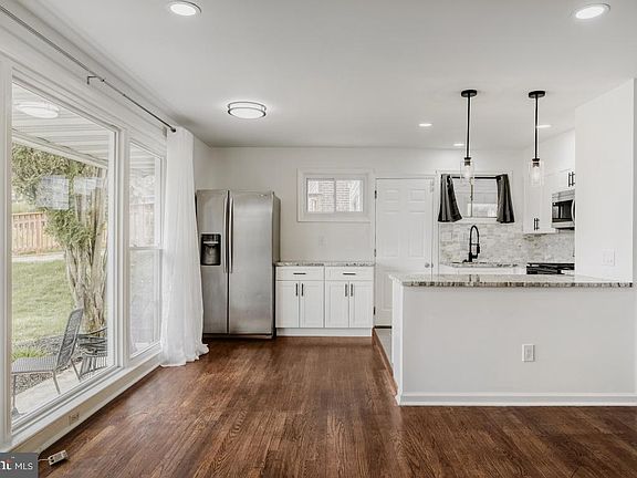 4th image of 2403 Hermosa Ave