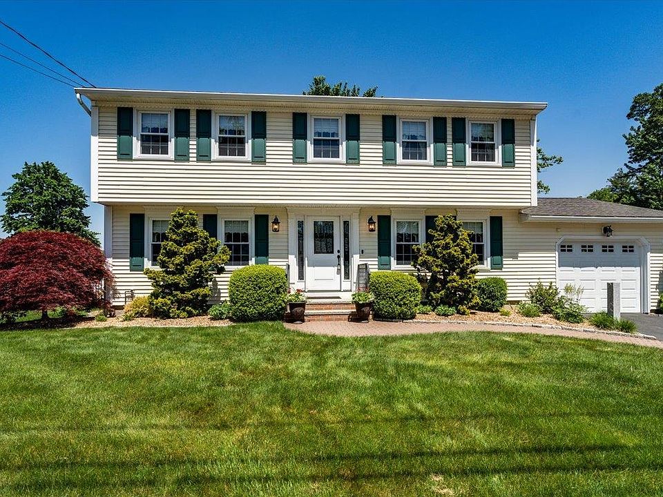 1st image of 8 Parkhurst Drive