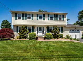 8 Parkhurst Dr, Nashua, NH 03062