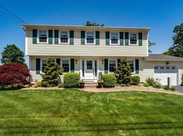 8 Parkhurst Drive, Nashua, NH 03062