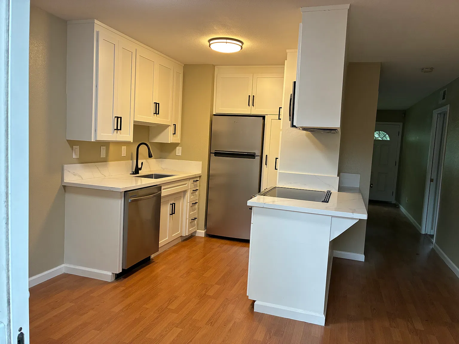 2 bed, 800 sqft, $1,695 — Photo 3