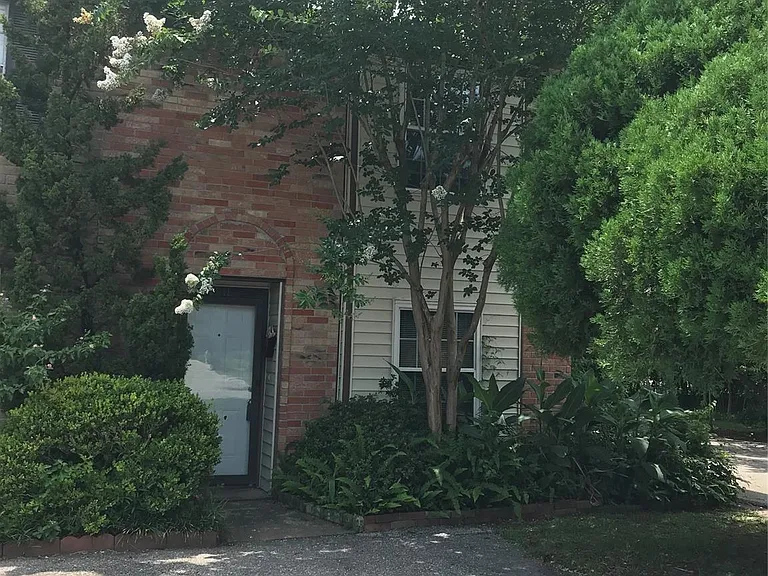 1611 Mapleton Dr — Photo 1