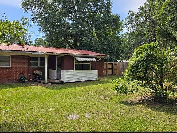 2nd image of 446 SW Theresa Ct