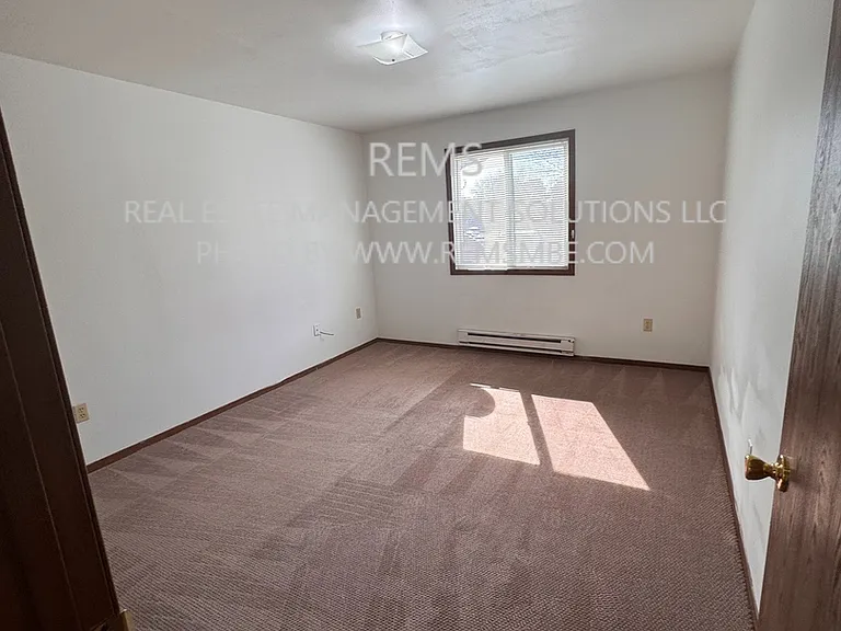 554 E Slifer St — Photo 6