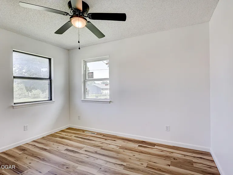 3040 W 15th St — Photo 15