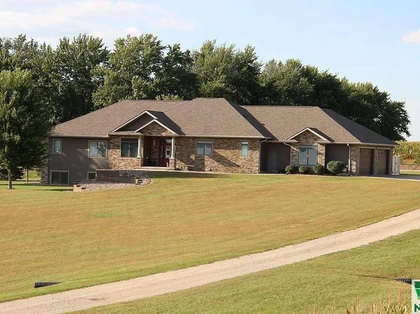 1533 12th St SE, Le Mars, IA 51031