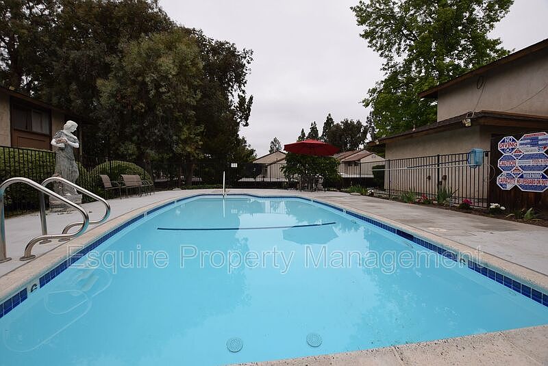 2nd image of 1920 Los Feliz Dr #1940M
