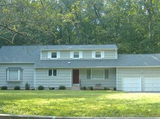 16 Live Oak Rd, Norwalk, CT 06851