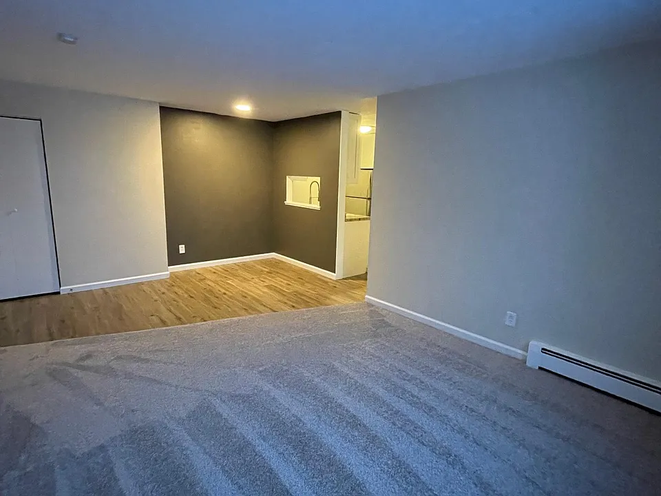 540 W College St #40