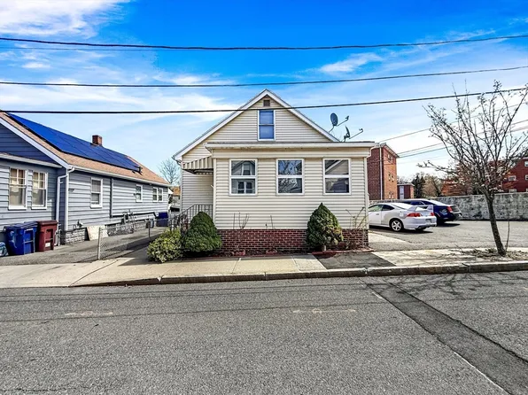 14 Oak Ter, Everett, MA 02149