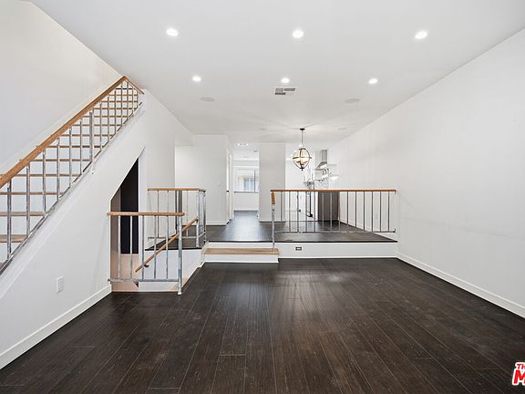 5th image of 10229 Variel Ave Unit 12