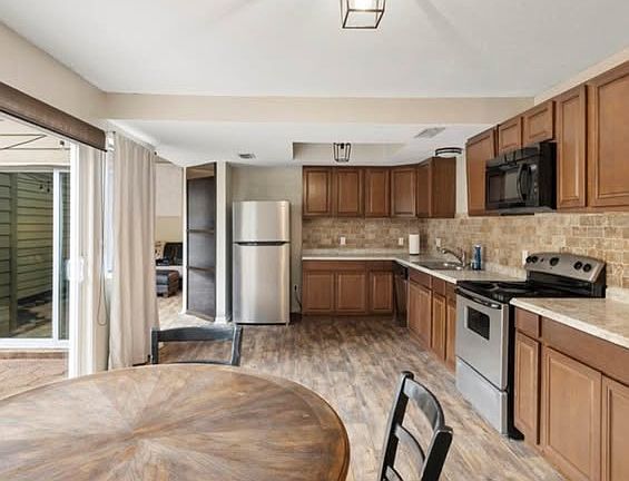 3rd image of 4218 Kenbrook Dr #101